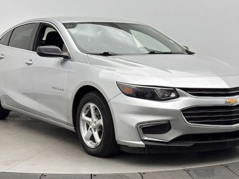 Used 2018 Chevrolet Malibu LS image 3
