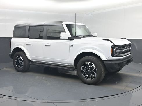 Used 2023 Ford Bronco Outer Banks image 1