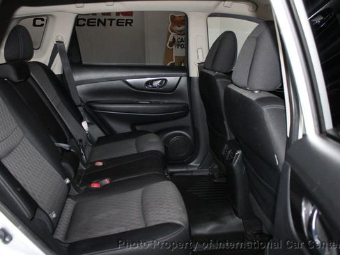 Used 2017 Nissan Rogue SV w/ SV Premium Package image 25