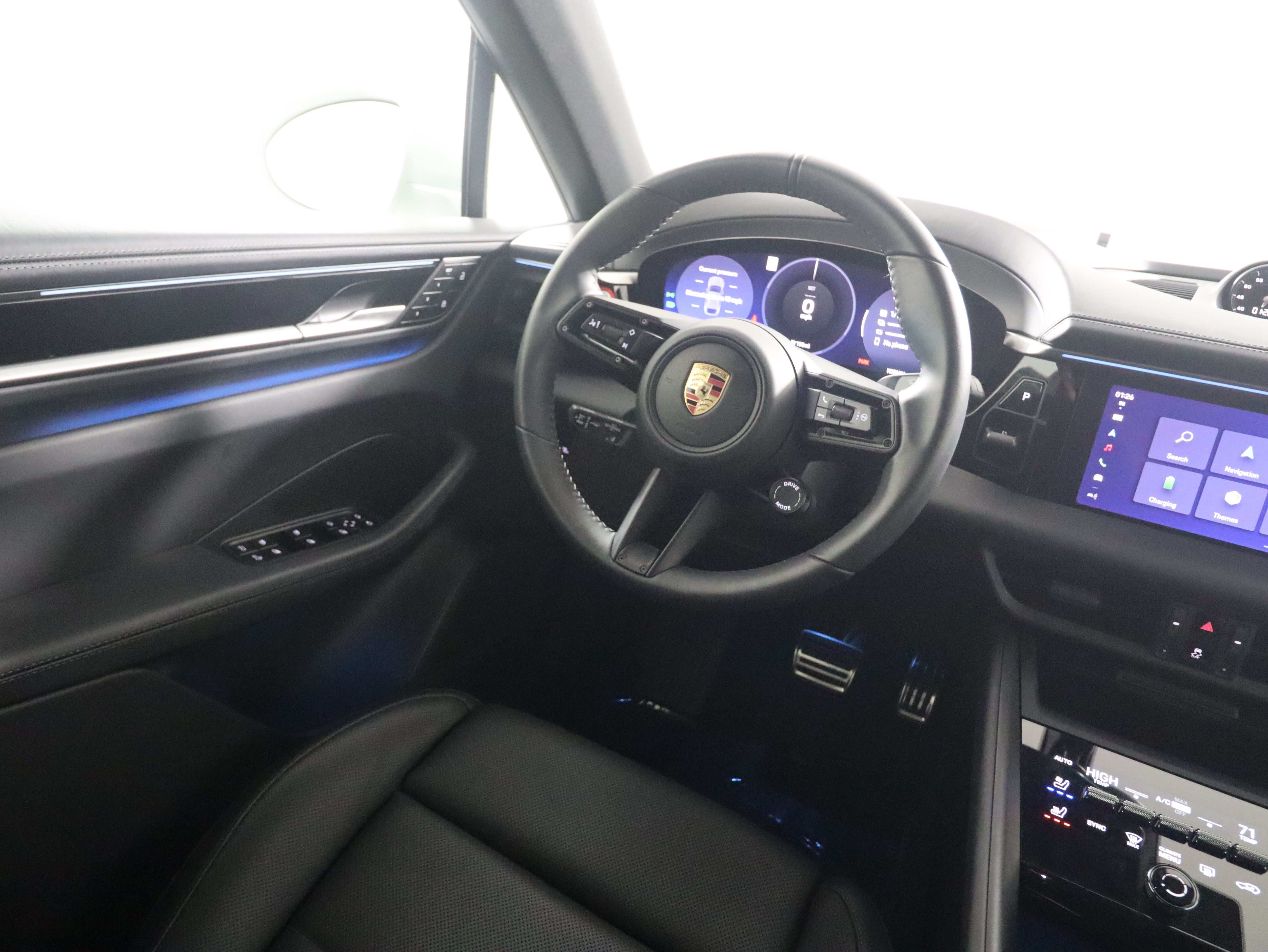 Used 2025 Porsche Macan 4 Electric AWD/4WD image 12