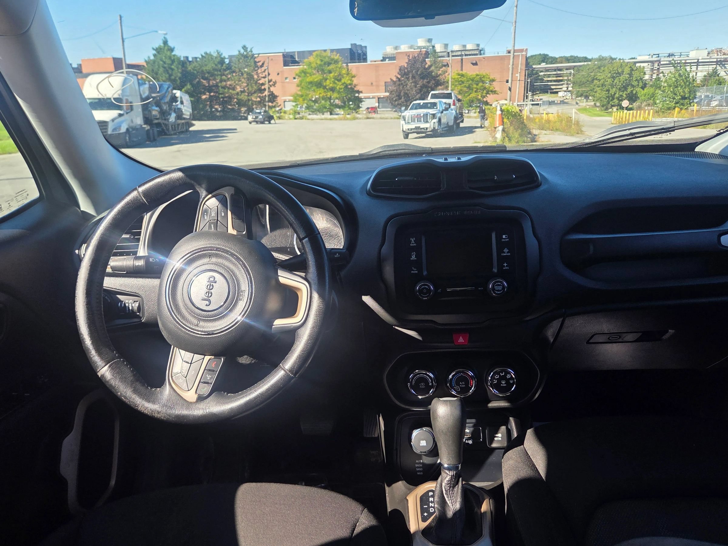 Used 2016 Jeep Renegade Latitude AWD/4WD image 16