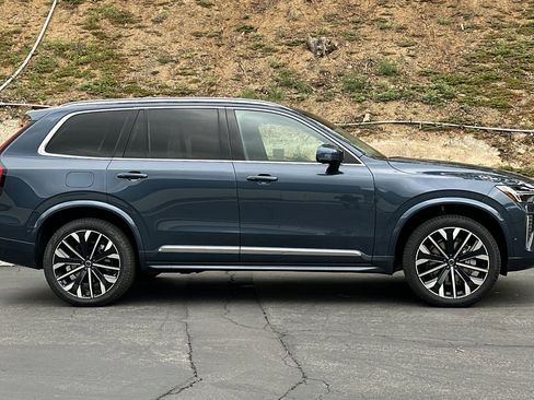 New 2025 Volvo XC90 B6 Plus image 4