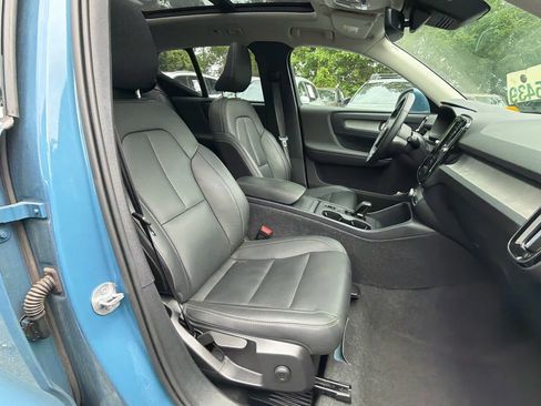Used 2025 Volvo XC40 B5 Core AWD/4WD image 18
