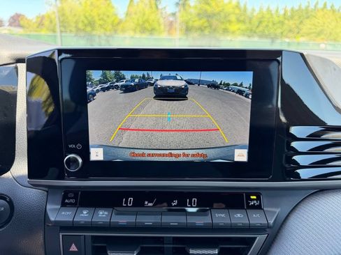Used 2025 Toyota Camry SE FWD image 22
