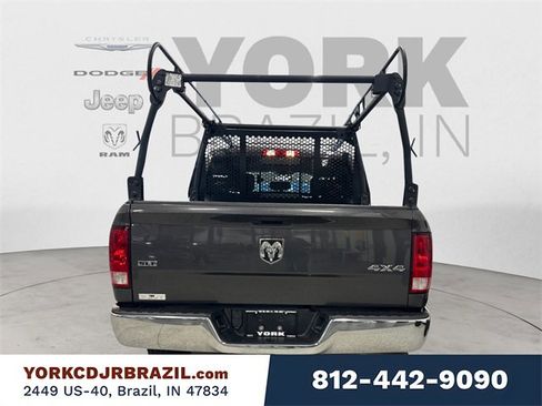 Used 2019 RAM 1500 Classic SLT w/ Luxury Group image 4