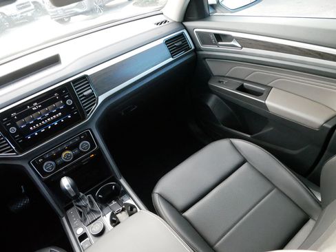 Certified 2023 Volkswagen Atlas SE image 11