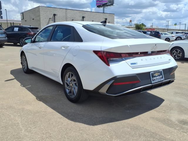Used 2026 Hyundai Elantra Hybrid FWD image 7