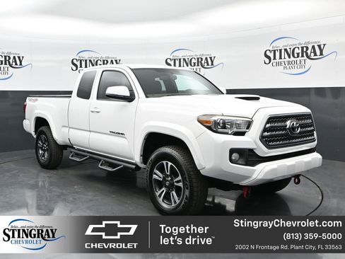 Used 2017 Toyota Tacoma TRD Sport w/ Tow Package (A/T) AWD/4WD image 1