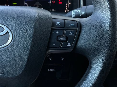 Used 2025 Toyota Camry LE image 33