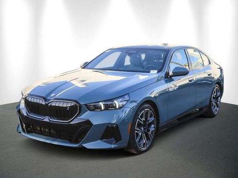 Used 2025 BMW i5 xDrive40 image 3