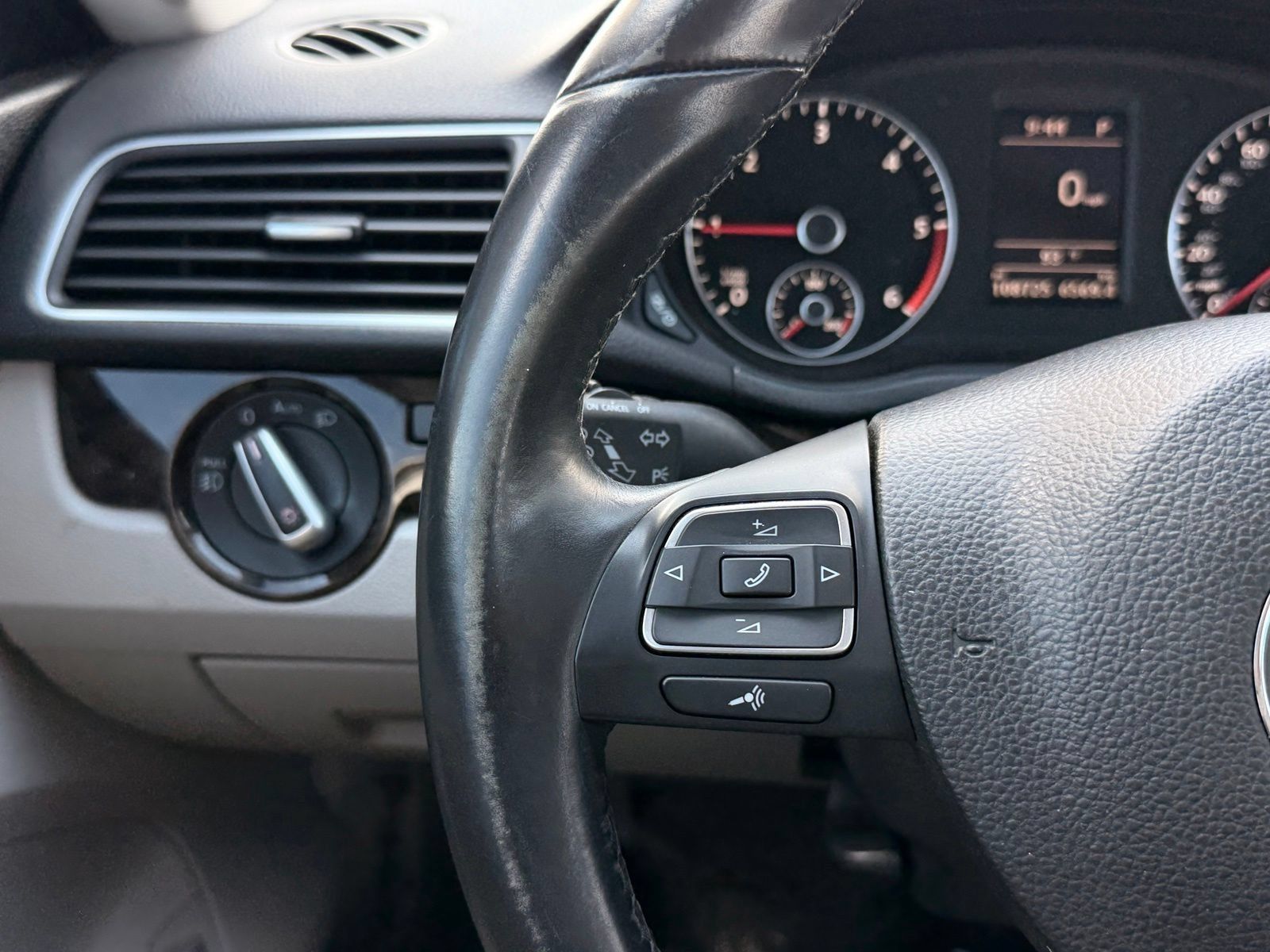 Used 2015 Volkswagen Passat TDI SEL Premium FWD image 35