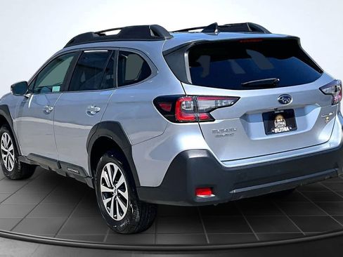 Used 2025 Subaru Outback Premium AWD/4WD image 4