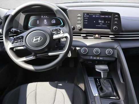 New 2026 Hyundai Elantra SE FWD image 23