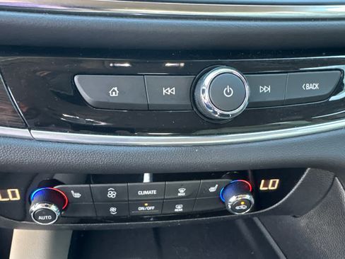 Used 2021 Buick Enclave Essence FWD image 19