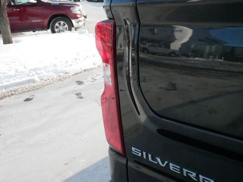 Used 2022 Chevrolet Silverado 1500 ZR2 w/ Technology Package image 17