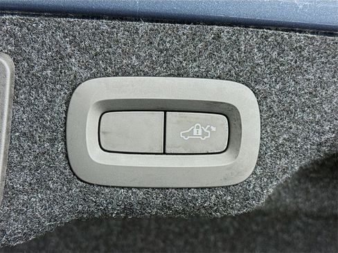 Used 2017 Volvo S90 T6 Momentum w/ Vision Package image 31