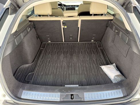 Used 2018 Land Rover Range Rover Velar S image 33