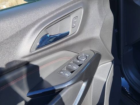 Used 2025 Chevrolet Trax RS image 7