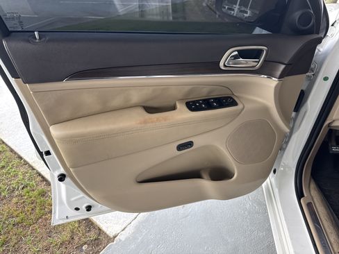Used 2015 Jeep Grand Cherokee Overland RWD image 13