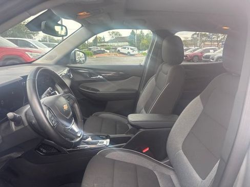 Used 2025 Chevrolet TrailBlazer LT w/ Convenience Package FWD image 8