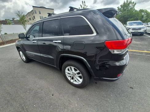 Used 2017 Jeep Grand Cherokee Overland w/ Jeep Active Safety Group AWD/4WD image 7