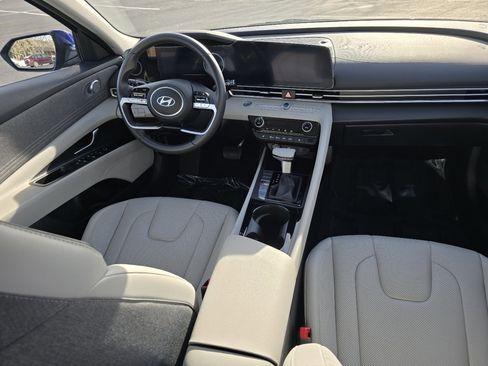 Used 2024 Hyundai Elantra Limited image 23