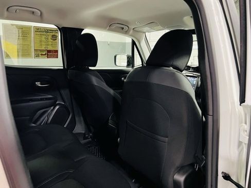 Used 2023 Jeep Renegade Latitude image 27