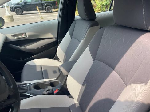 Used 2023 Toyota Corolla LE FWD image 3