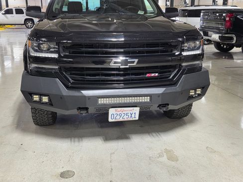 Used 2017 Chevrolet Silverado 1500 LTZ Z71 w/ Midnight Edition AWD/4WD image 9