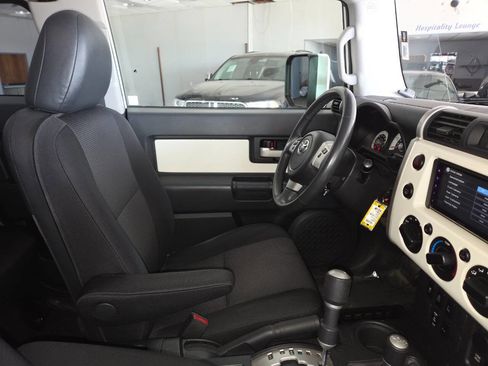 Used 2014 Toyota FJ Cruiser 4WD w/ Upgrade Package image 29