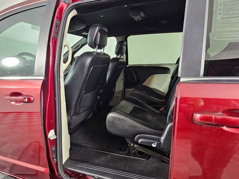 Used 2019 Dodge Grand Caravan SXT image 31