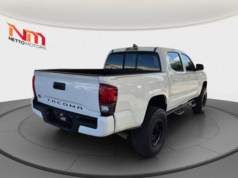 Used 2018 Toyota Tacoma SR image 3