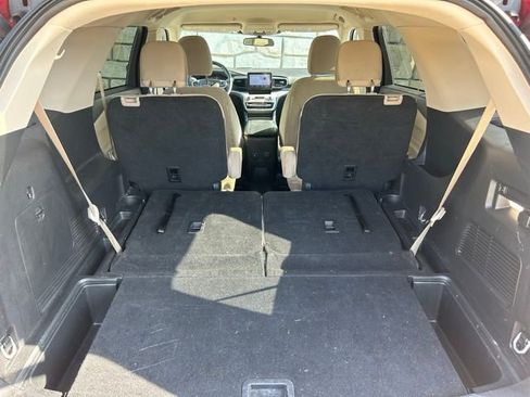 Used 2023 Ford Explorer XLT AWD/4WD image 11