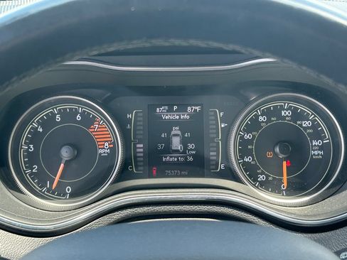 Used 2019 Jeep Cherokee Latitude Plus w/ Comfort/Convenience Group AWD/4WD image 23