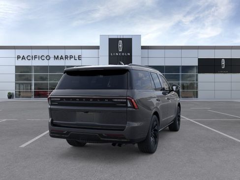 New 2026 Lincoln Navigator Reserve w/ Jet Appearance Package AWD/4WD image 8