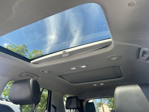 Used 2020 Chevrolet Traverse LT w/ LT Premium Package AWD/4WD image 30
