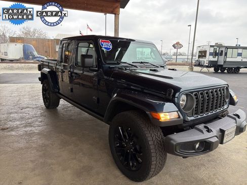Used 2025 Jeep Gladiator Sport image 20