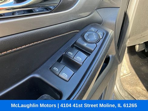 Used 2020 Chevrolet Traverse LT image 22