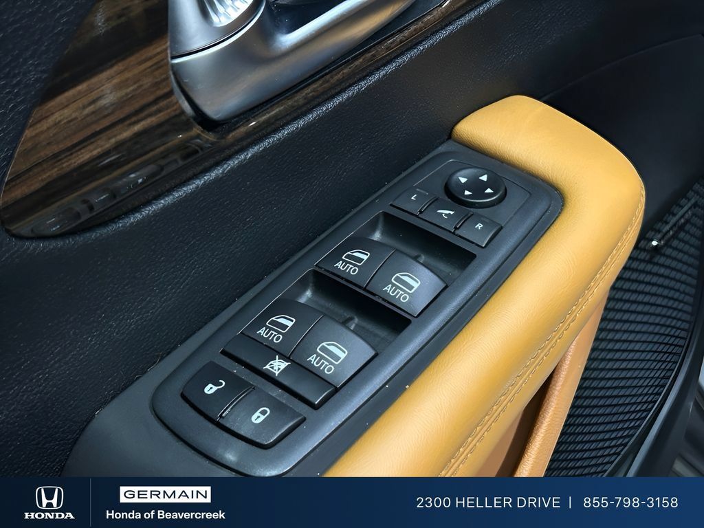 Used 2021 Chrysler Pacifica Pinnacle FWD image 13