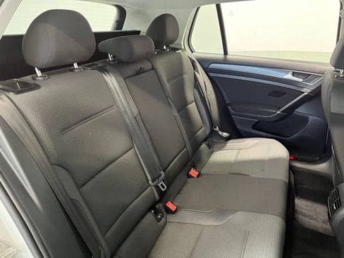 Used 2018 Volkswagen e-Golf SE FWD image 14