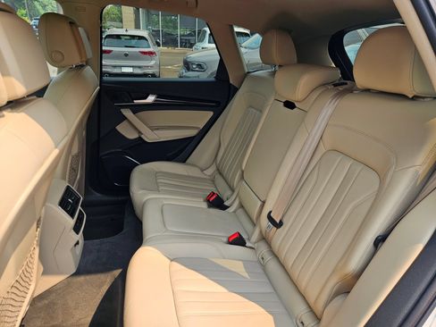 Used 2019 Audi Q5 2.0T Premium w/ Convenience Package AWD/4WD image 24