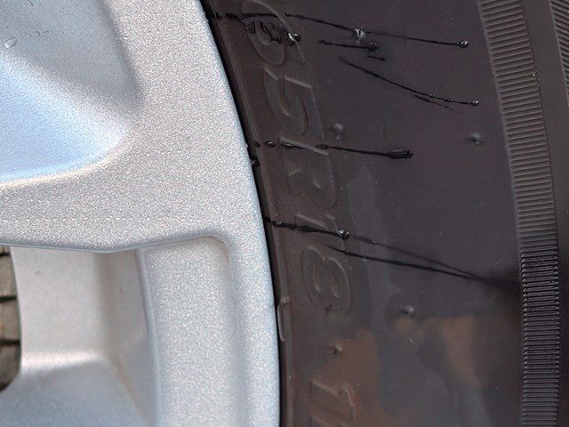 Used 2025 Ford Explorer Active RWD image 11