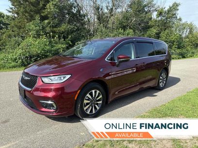 Used 2023 Chrysler Pacifica Touring-L