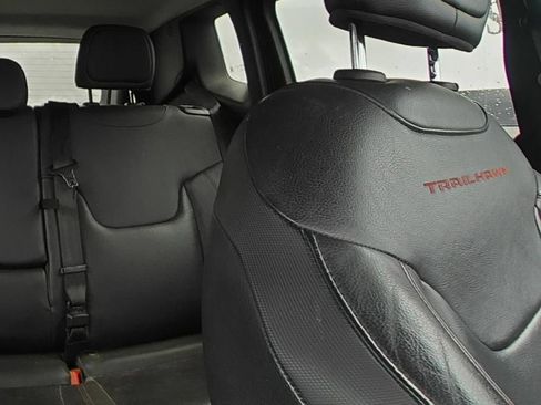 Used 2015 Jeep Renegade Trailhawk w/ Premium Leather Group AWD/4WD image 11
