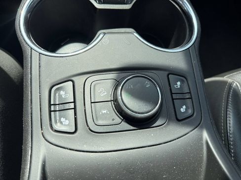 Used 2023 GMC Terrain SLT AWD/4WD image 17