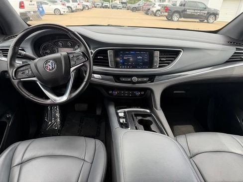 Used 2023 Buick Enclave Essence FWD image 9