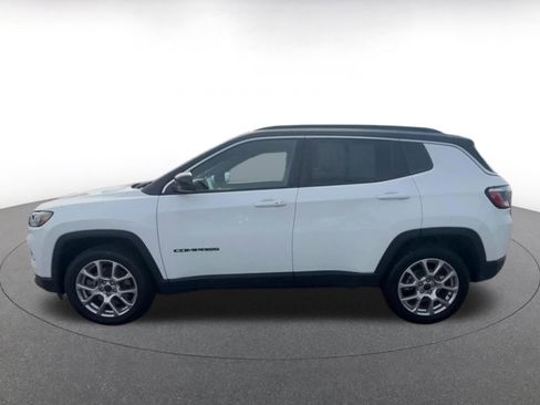 Used 2025 Jeep Compass Limited image 9