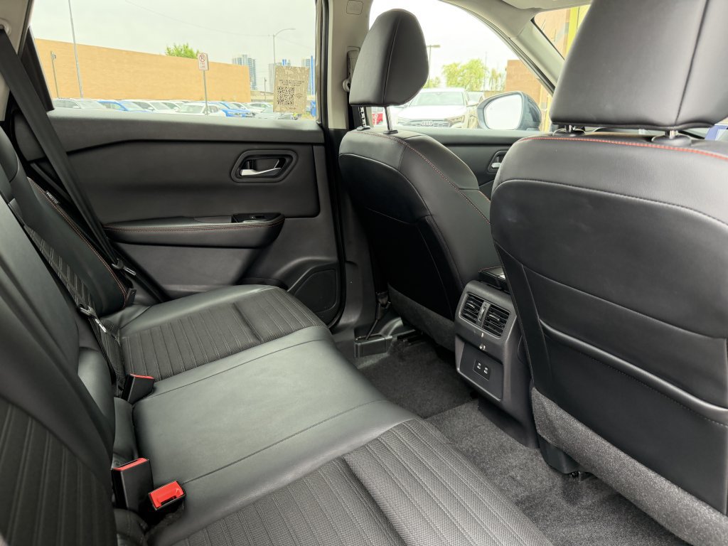 Used 2025 Nissan Rogue SV AWD/4WD image 36
