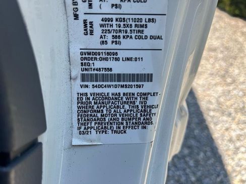 Used 2021 Isuzu NPR RWD image 18