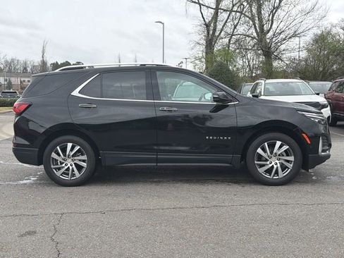 Used 2023 Chevrolet Equinox Premier image 2